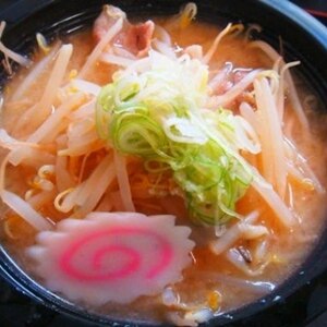 具たっぷり、もやしと豚肉のラーメン